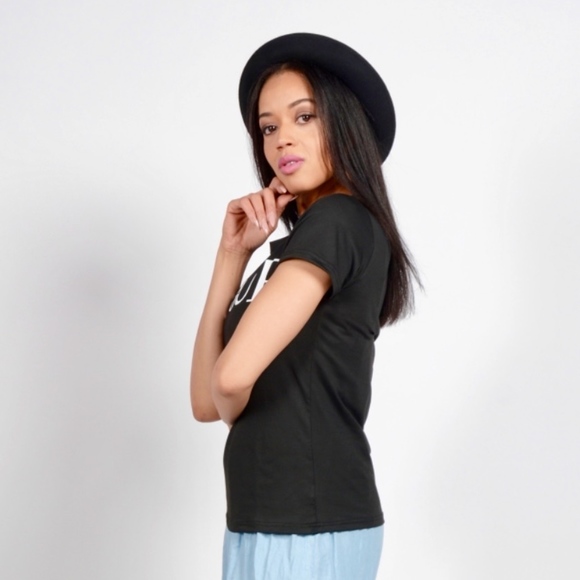 Vogue T-Shirt www.sambellaspalace.com - Picture 2 of 3